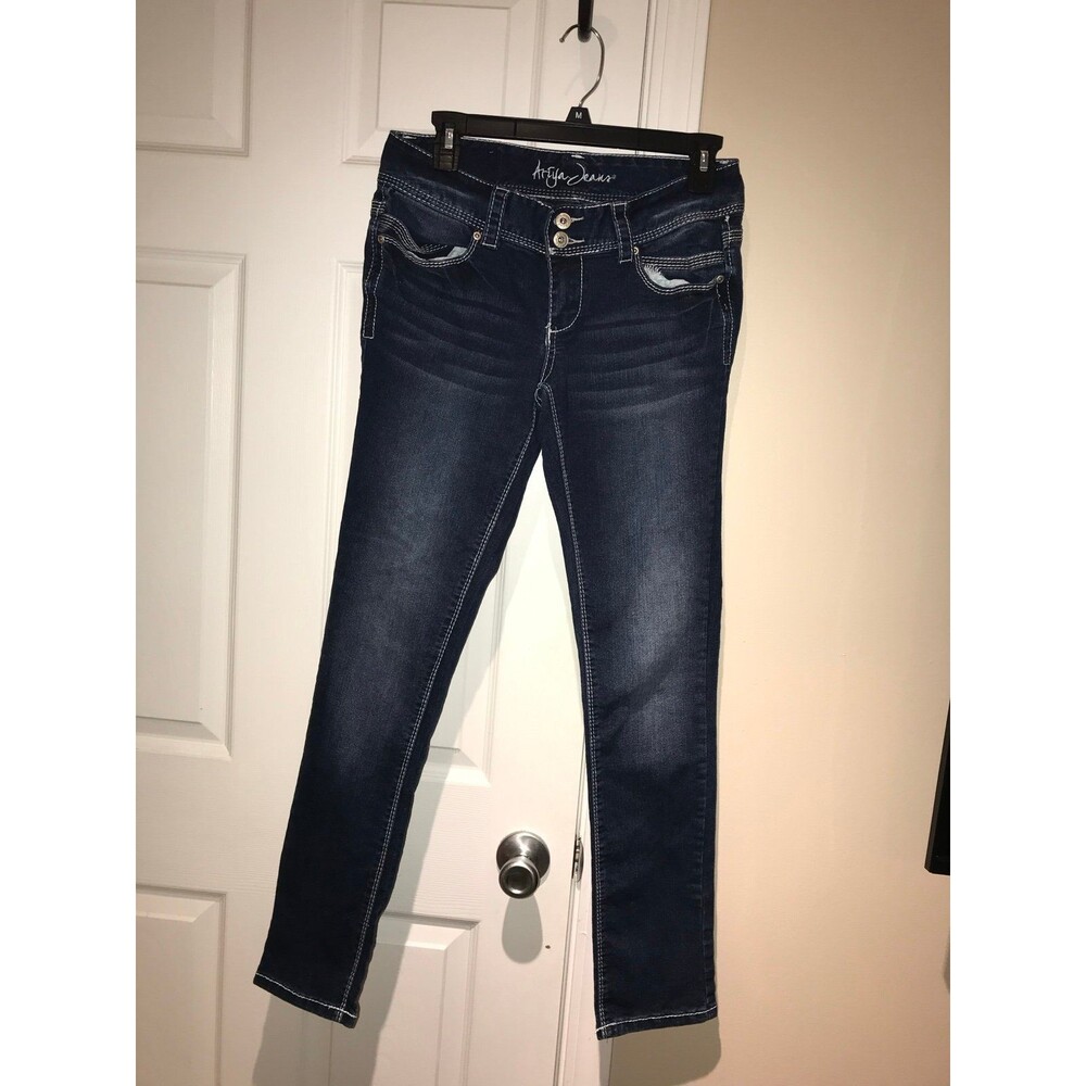 Ariya Jeans Size 5/6 EUC